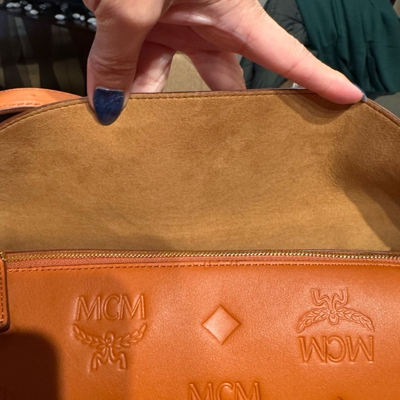 Brand new MCM leather shoulder bag - Picture 4 of 9